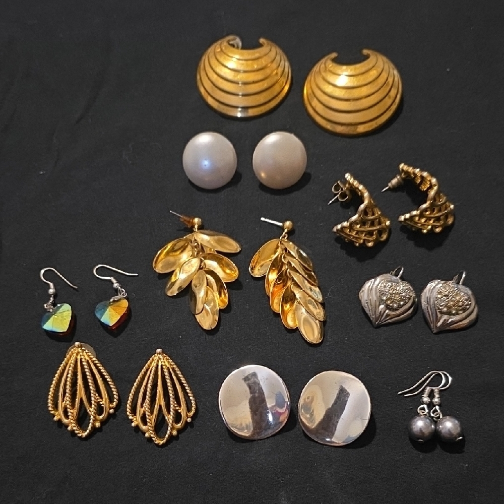 Costume Jewelry: Earrings